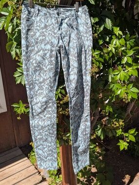 Butterfly-Wing-Brush-Stroke Mossimo Straight Leg Cotton Stretch Pant